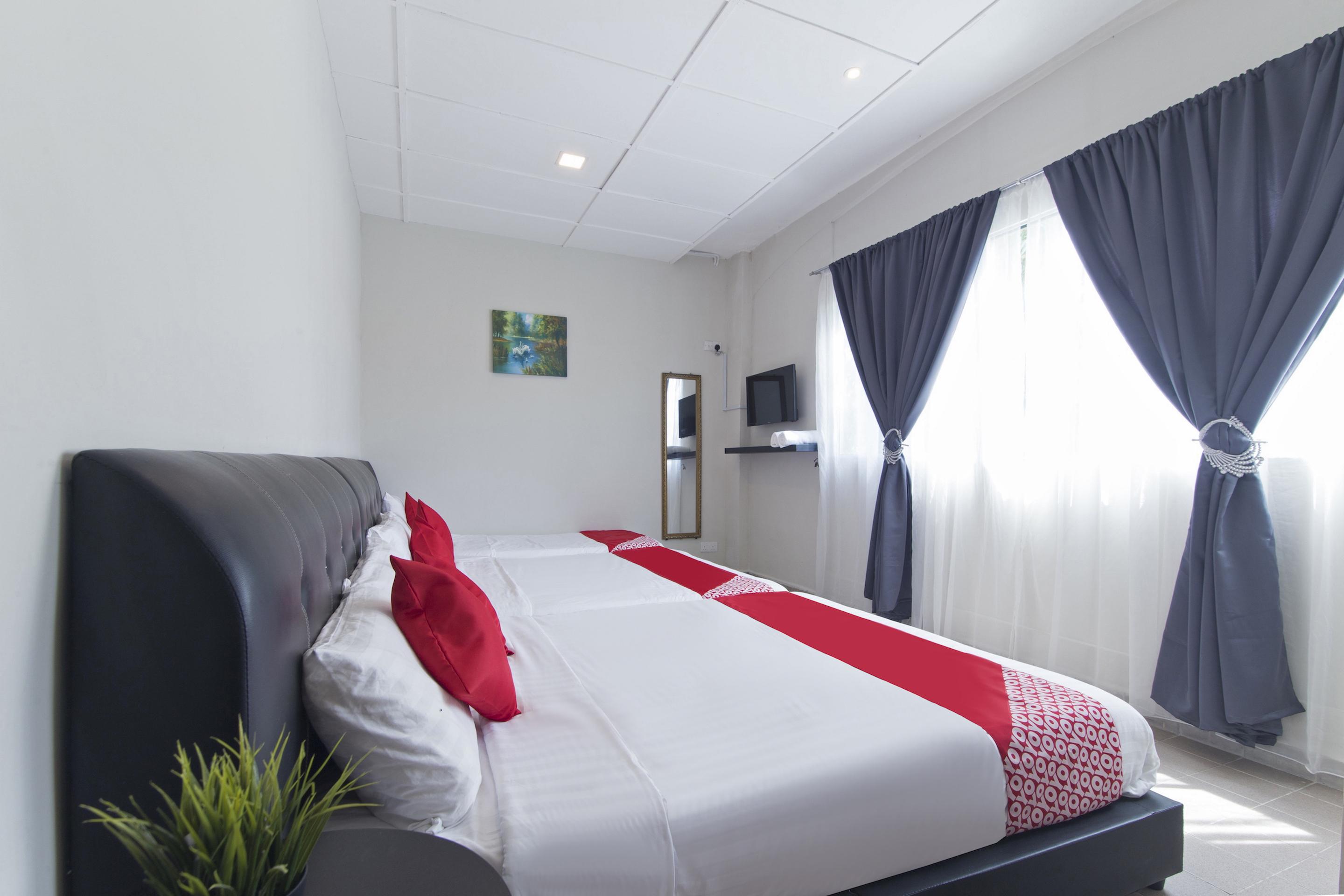 Oyo 717 Mr J Hotel Wakaf Che Yeh 2 Exterior photo